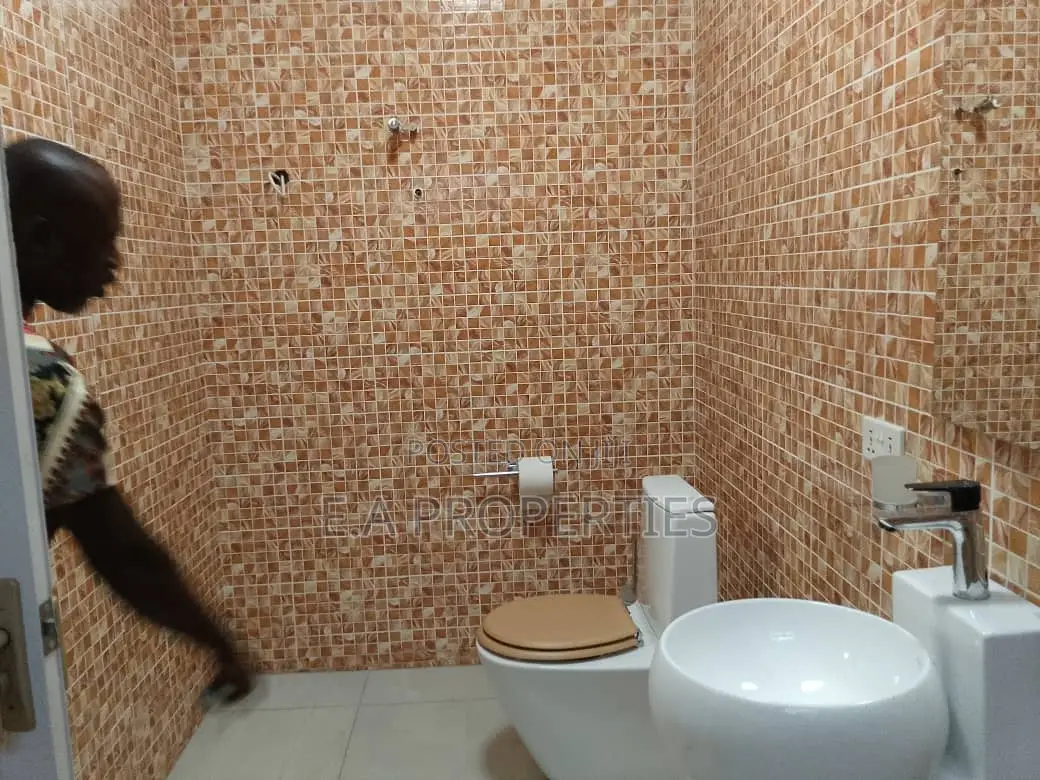 7bdrm House in Ea Properties, Community 25 for sale