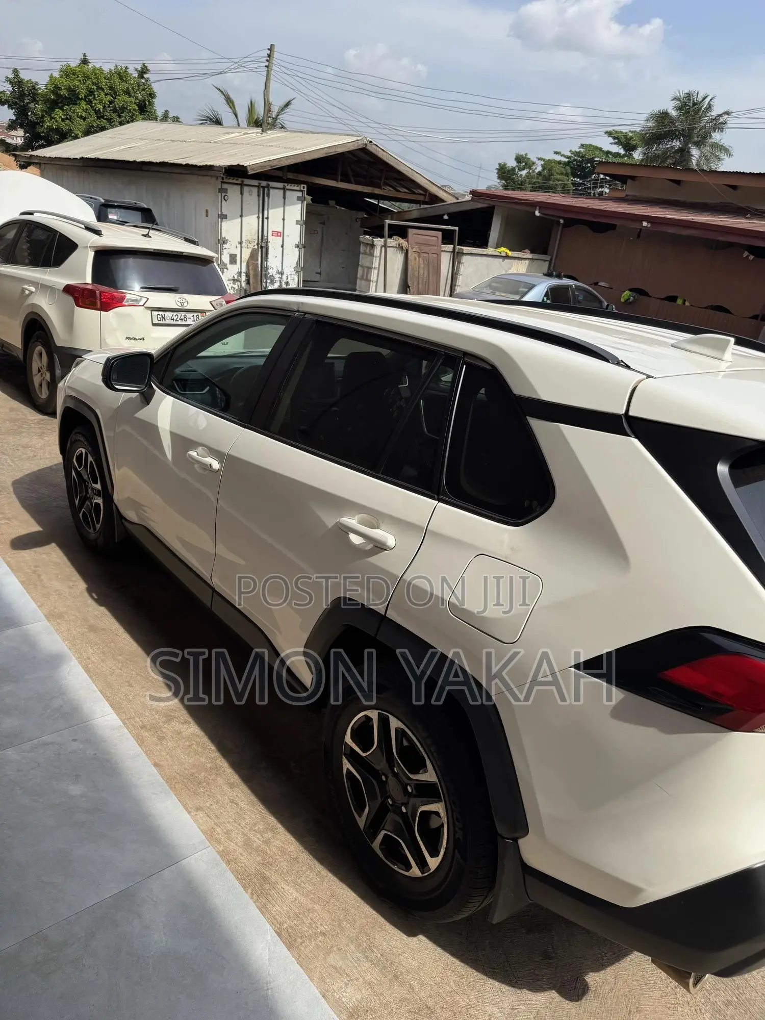 Toyota RAV4 LE AWD 2019 White