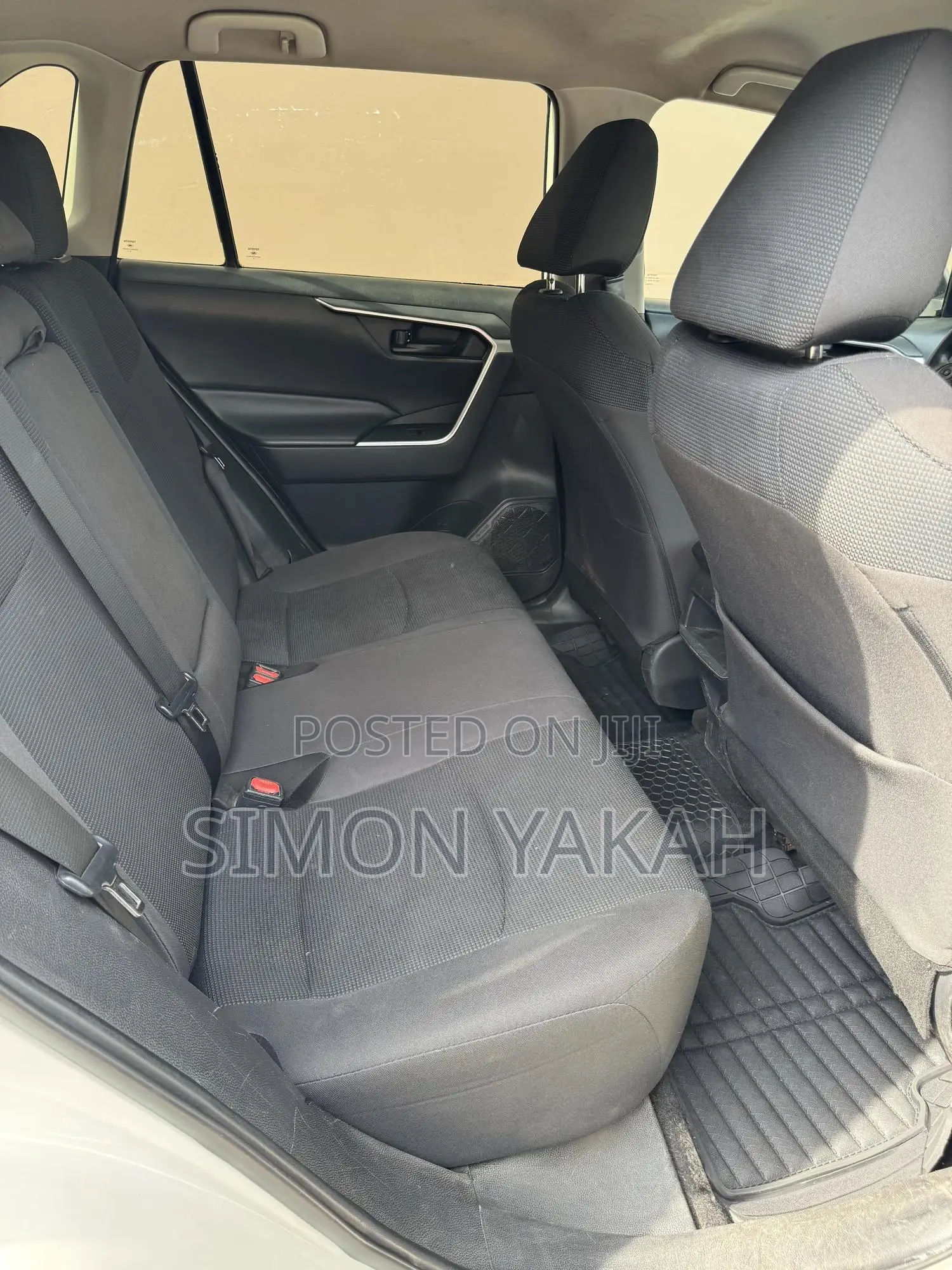 Toyota RAV4 LE AWD 2019 White