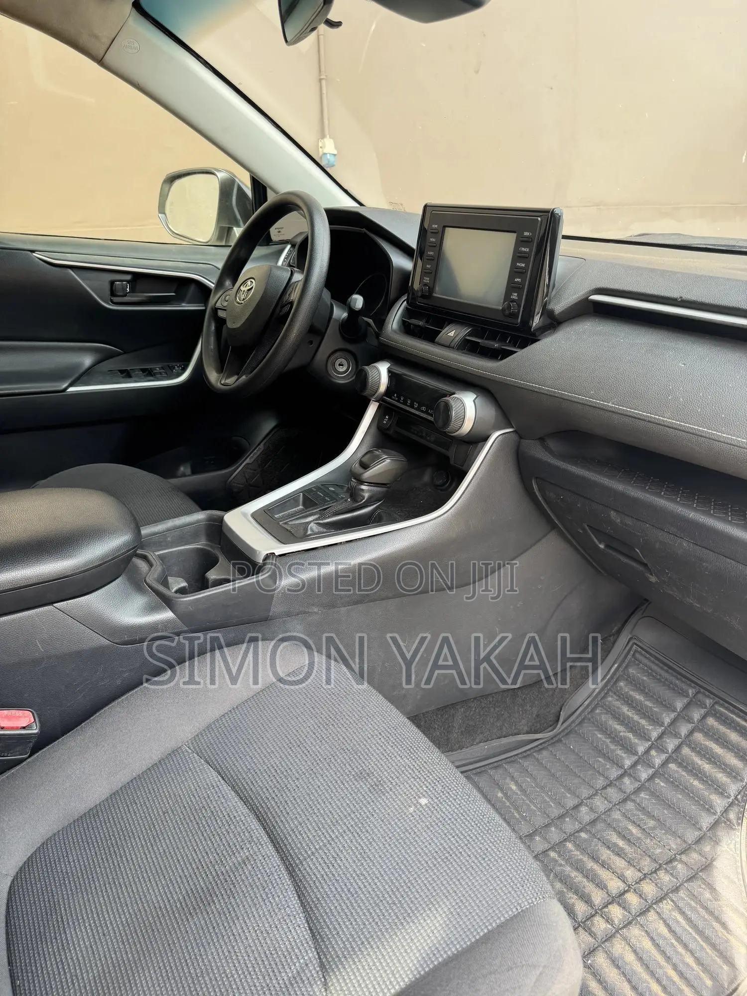 Toyota RAV4 LE AWD 2019 White