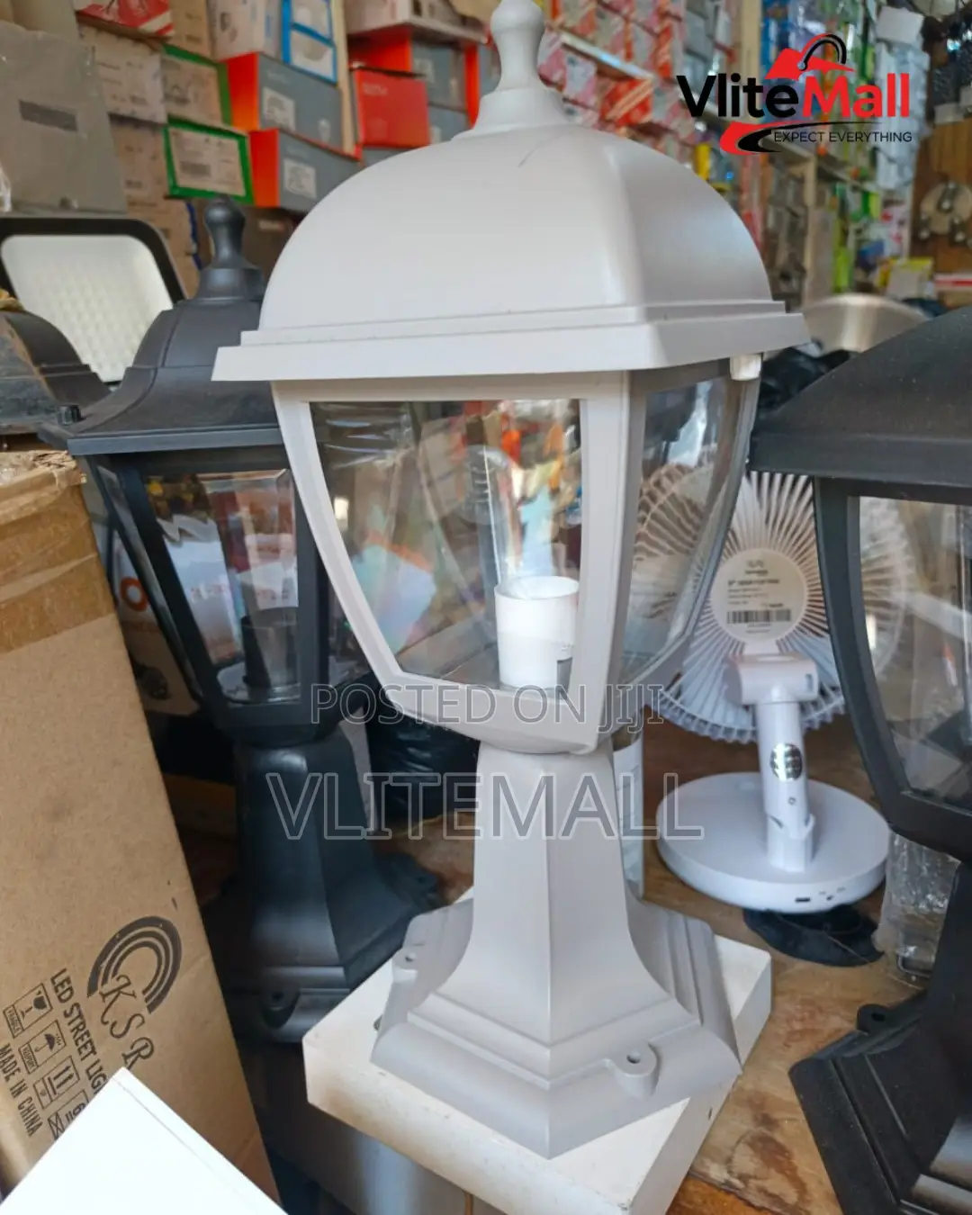 Classic White Outdoor Gate Light