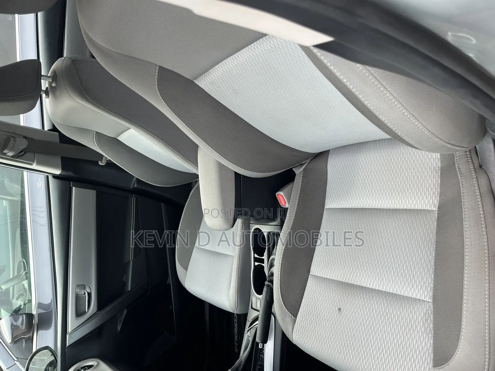 Toyota Corolla LE (1.8L 4cyl 2A) 2019 Silver