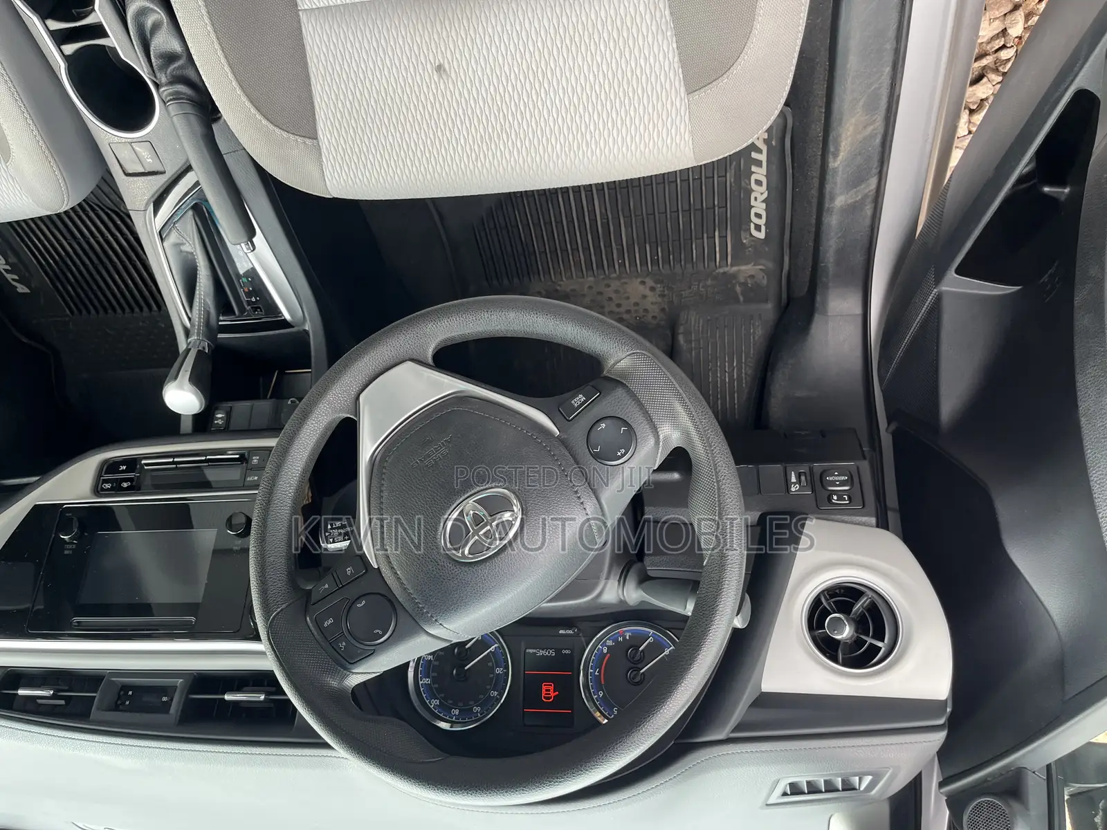 Toyota Corolla LE (1.8L 4cyl 2A) 2019 Silver