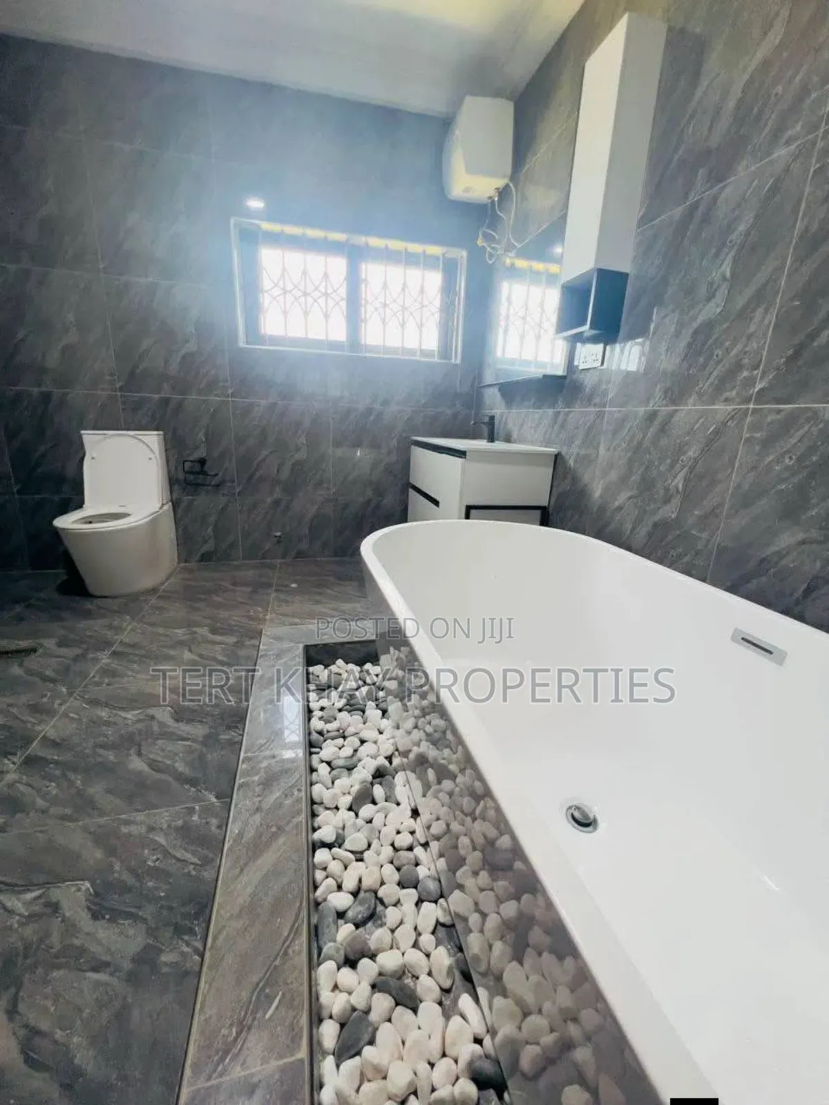 4bdrm House in Kokrobitey, Accra Metropolitan for sale