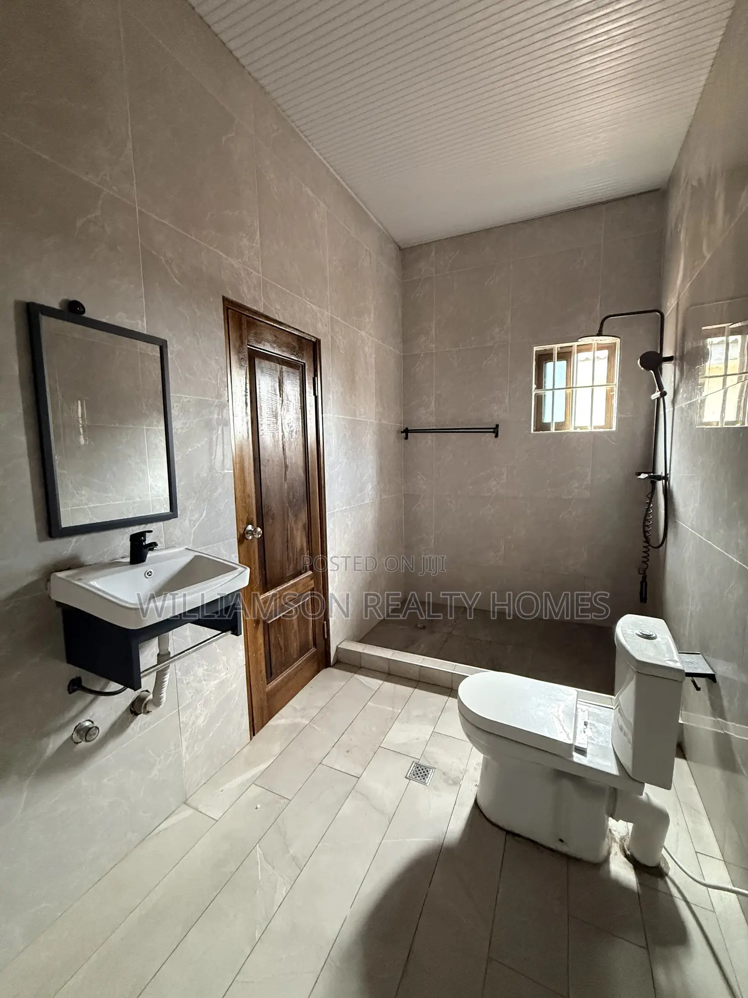 3bdrm Apartment in Hfc Estate Area, Spintex for rent