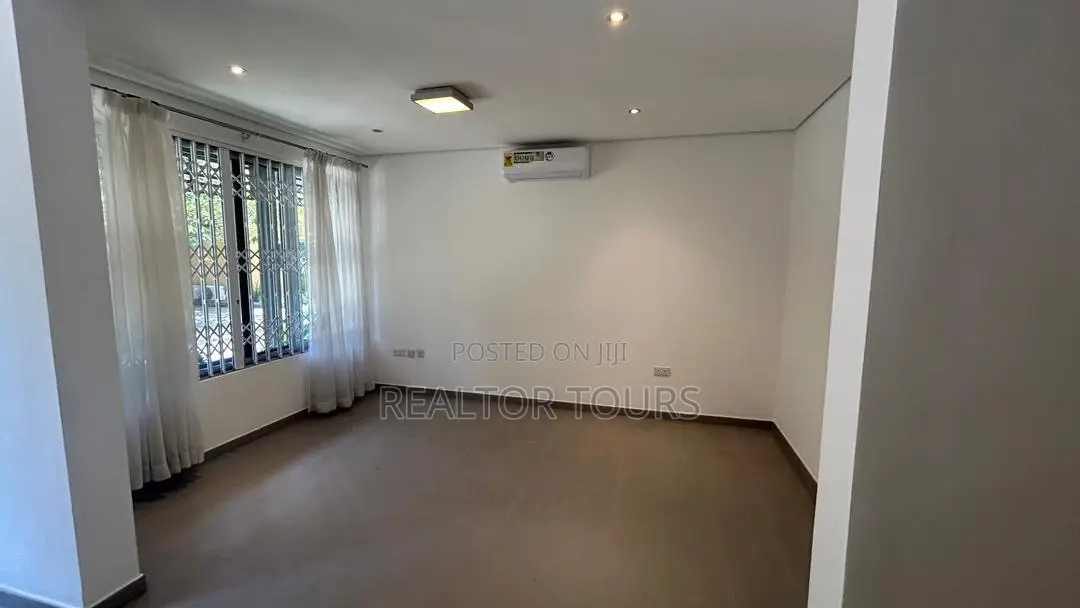 4bdrm Townhouse / Terrace in Cantonments for rent