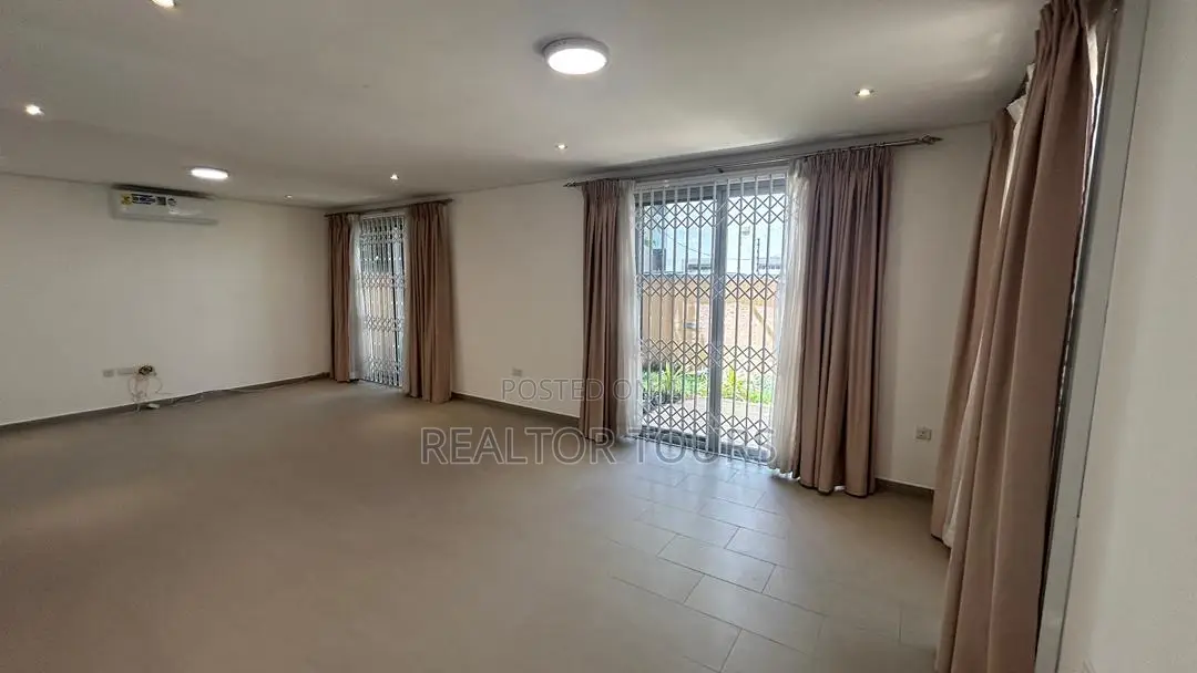 4bdrm Townhouse / Terrace in Cantonments for rent
