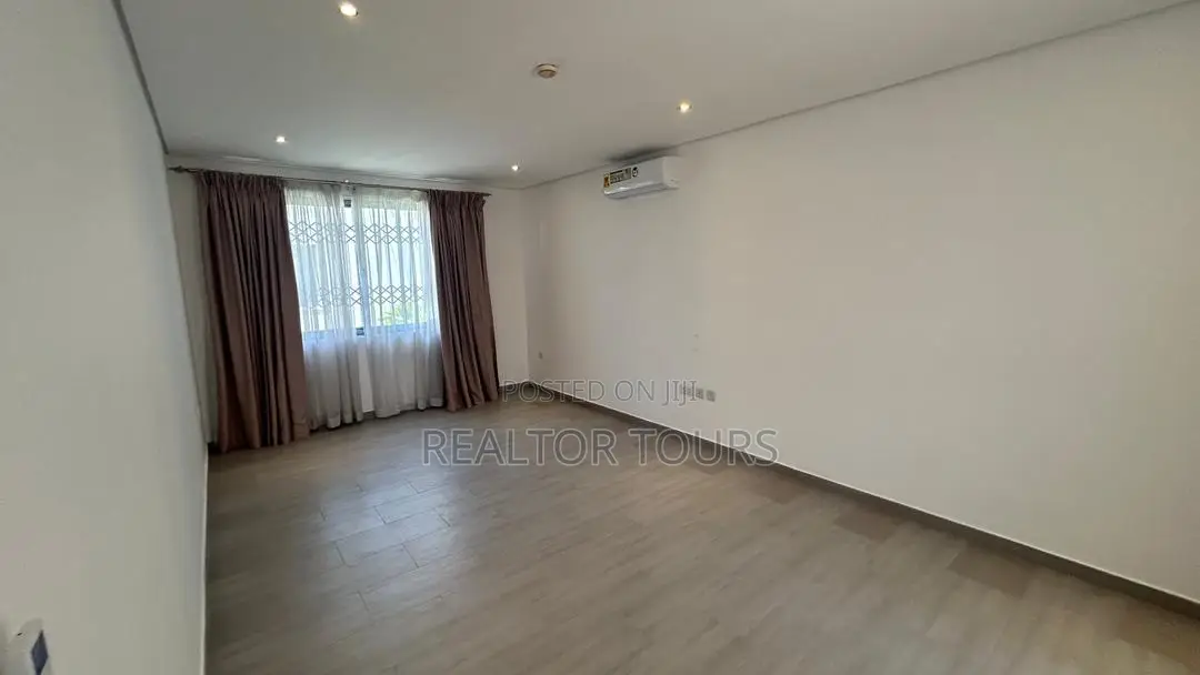 4bdrm Townhouse / Terrace in Cantonments for rent
