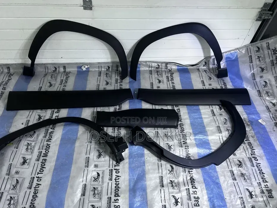 Corolla Cross Fender Moulding and Door Moulding