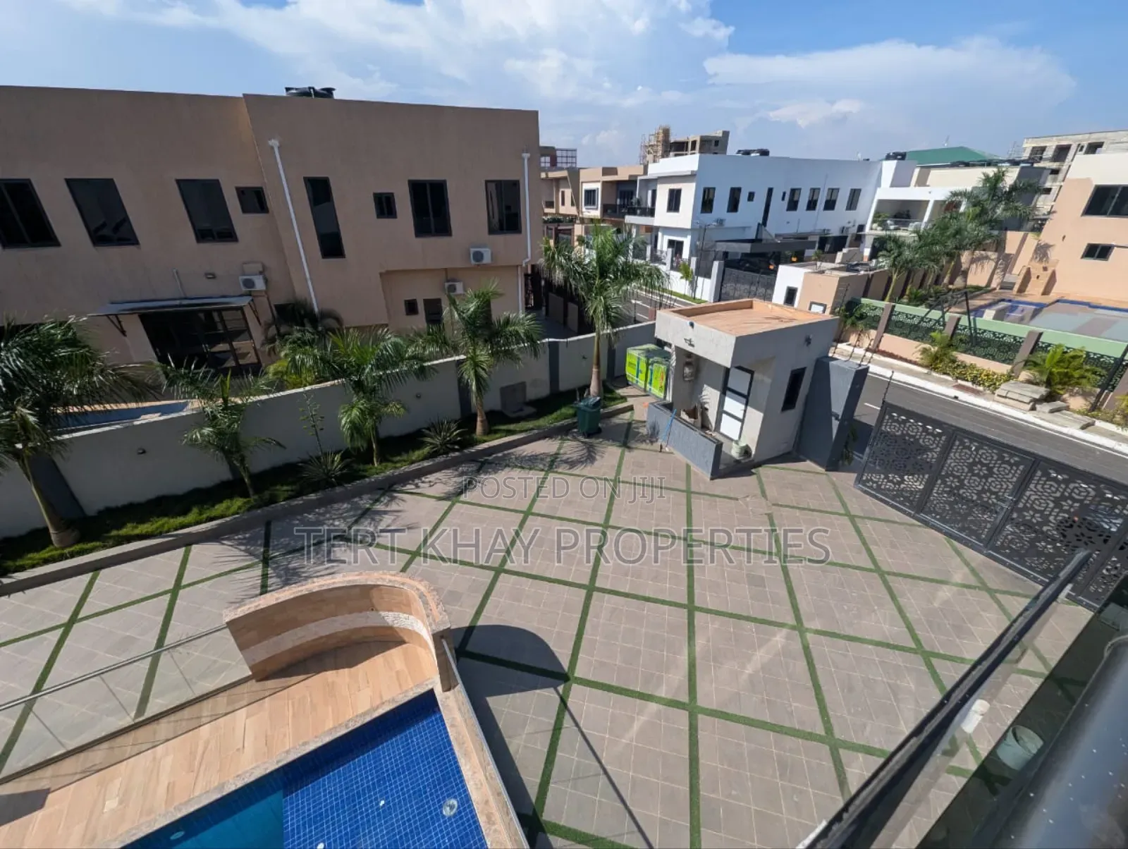 6bdrm House in East Airport, Spintex for sale