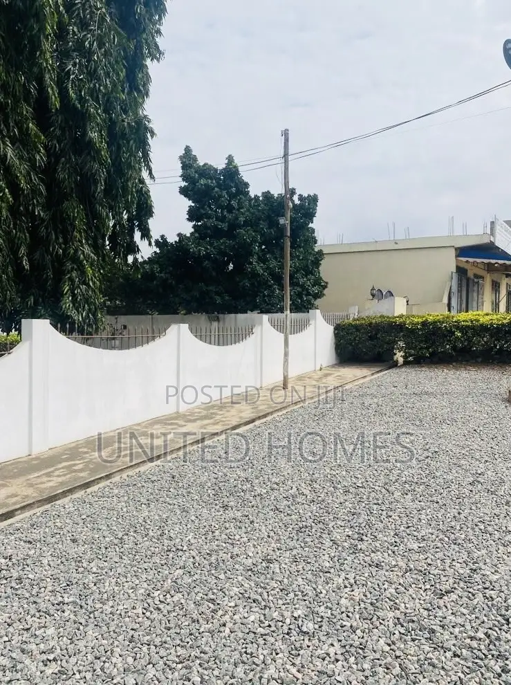 7bdrm House in Achimota for sale