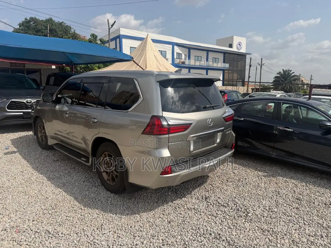 Lexus LX 570 AWD 2017 Gold