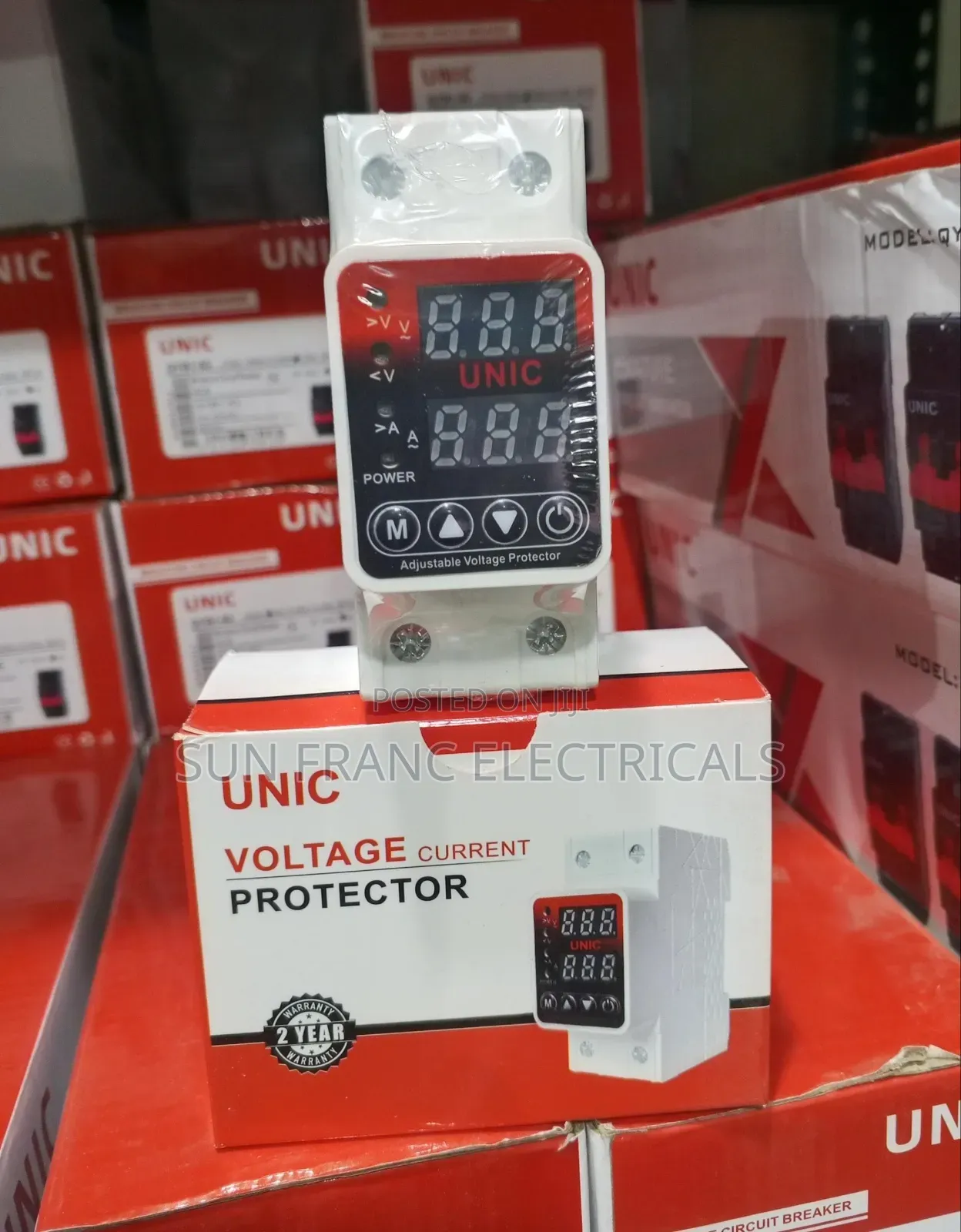 Adjustable Current and Voltage Protector With Digital Display