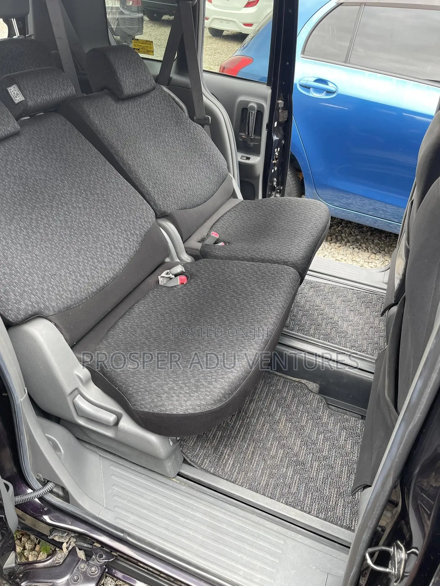 Toyota Sienta 1.5 FWD 2013