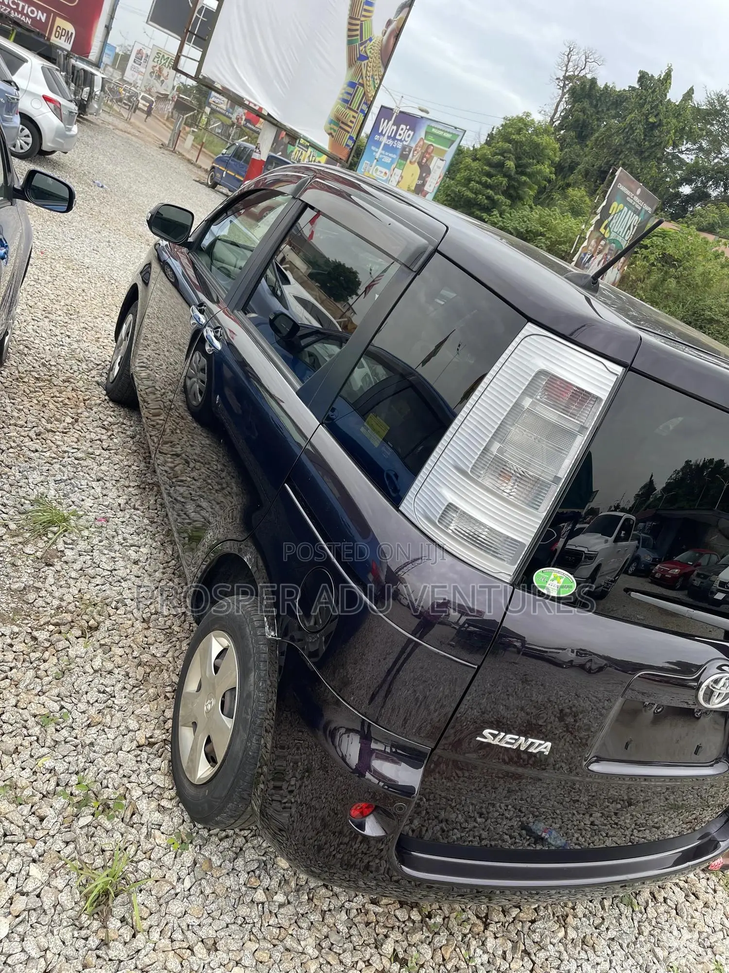 Toyota Sienta 1.5 FWD 2013