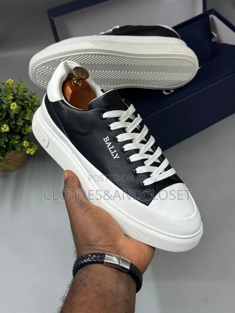 Classic Urban Lace-Up Casual Sneakers