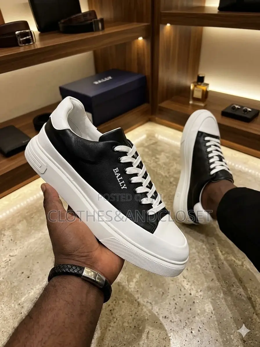 Classic Urban Lace-Up Casual Sneakers