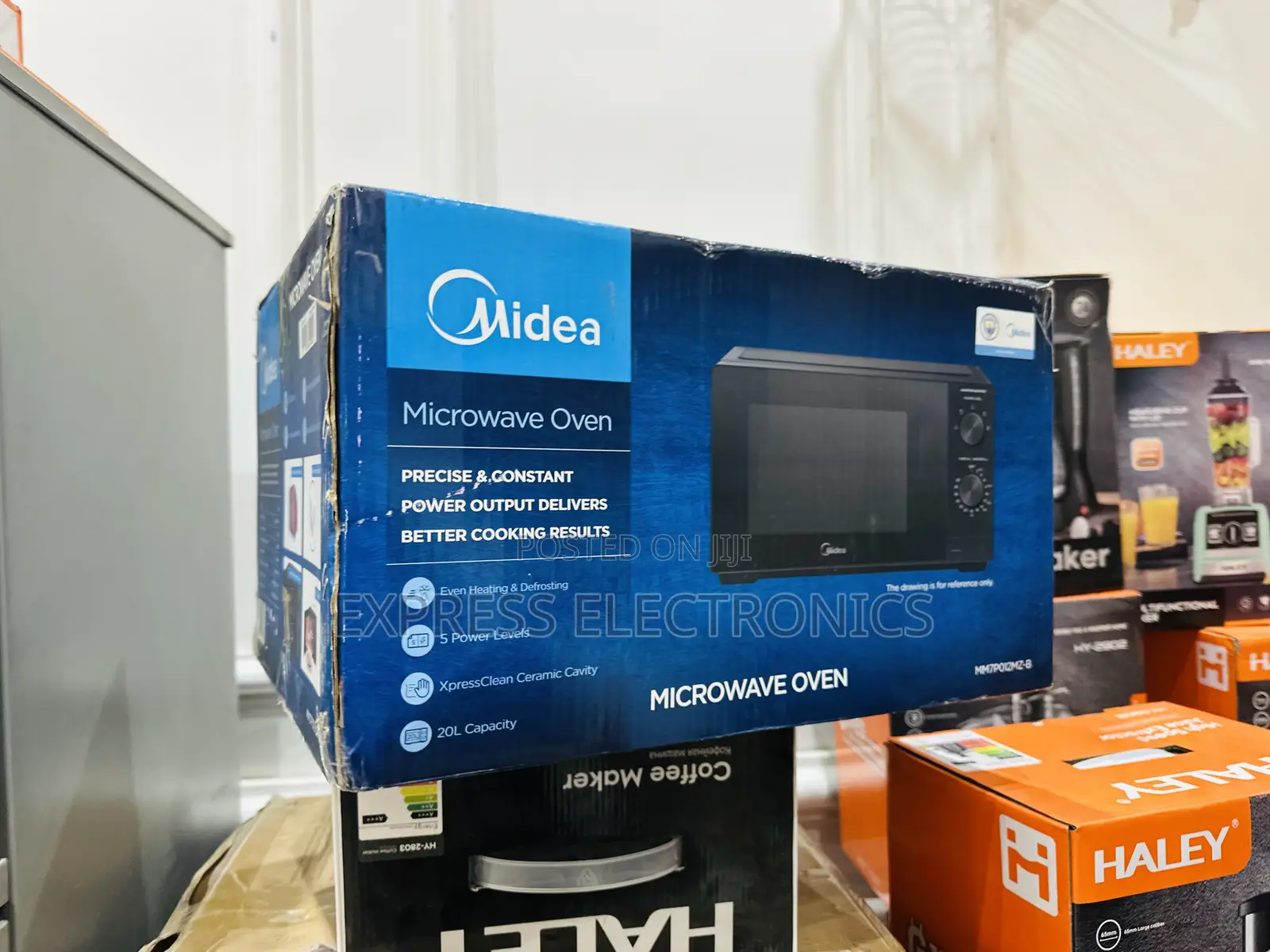 Grab the New Microwave 20l Black Midea