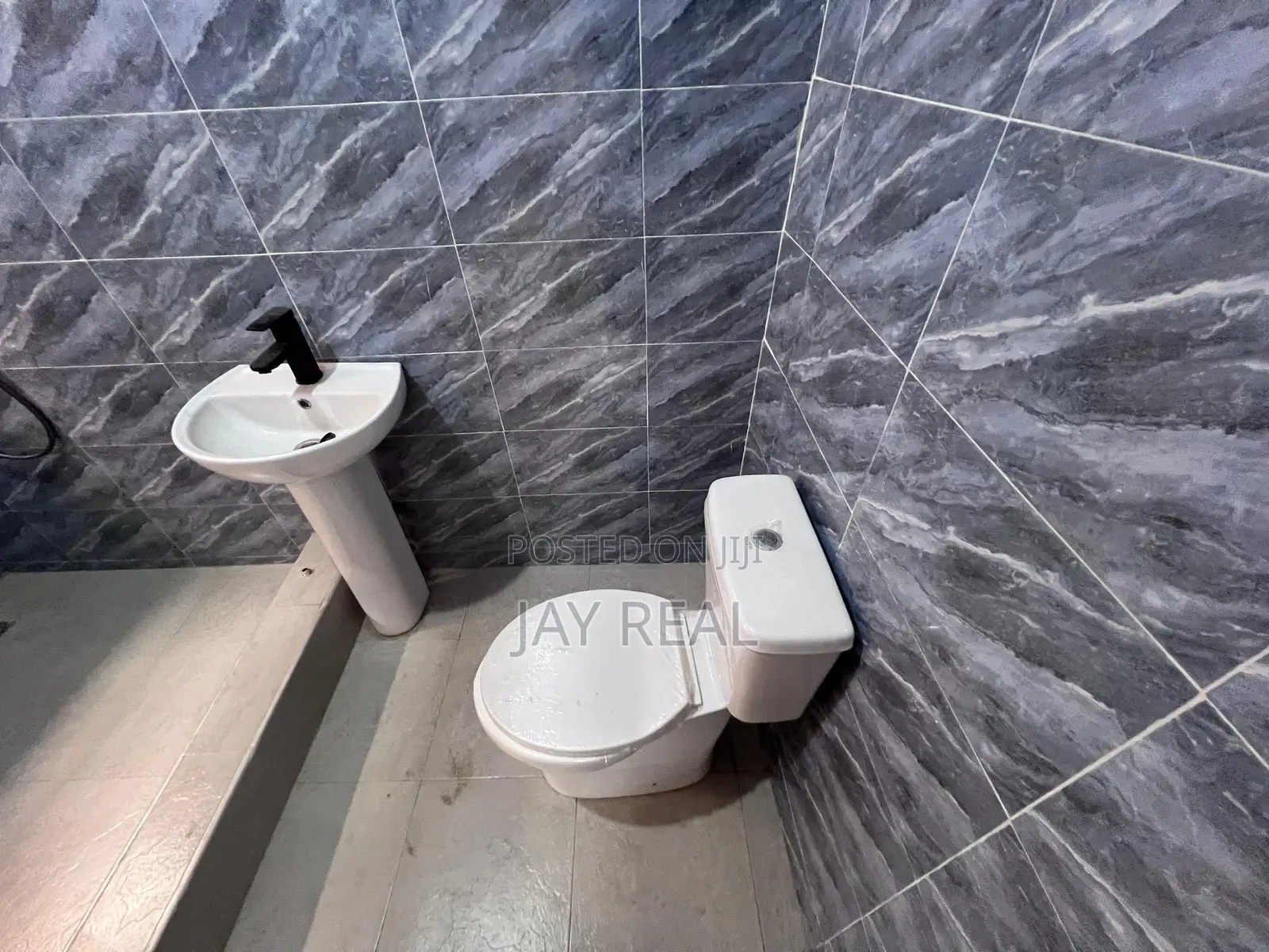 3bdrm Apartment in Jay Real Estate., Opeikuma for rent