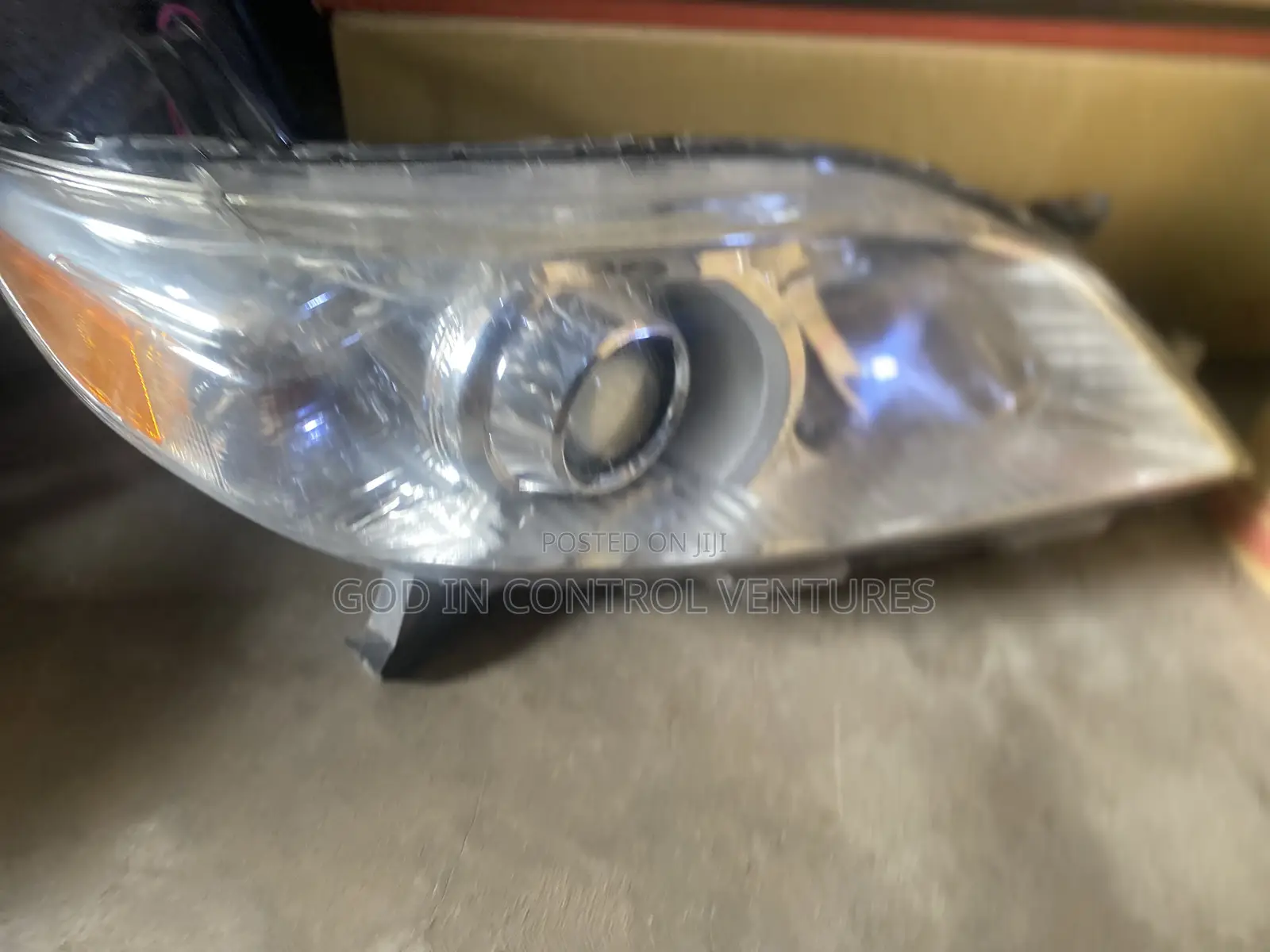 Toyota Sienna 2012 Headlight