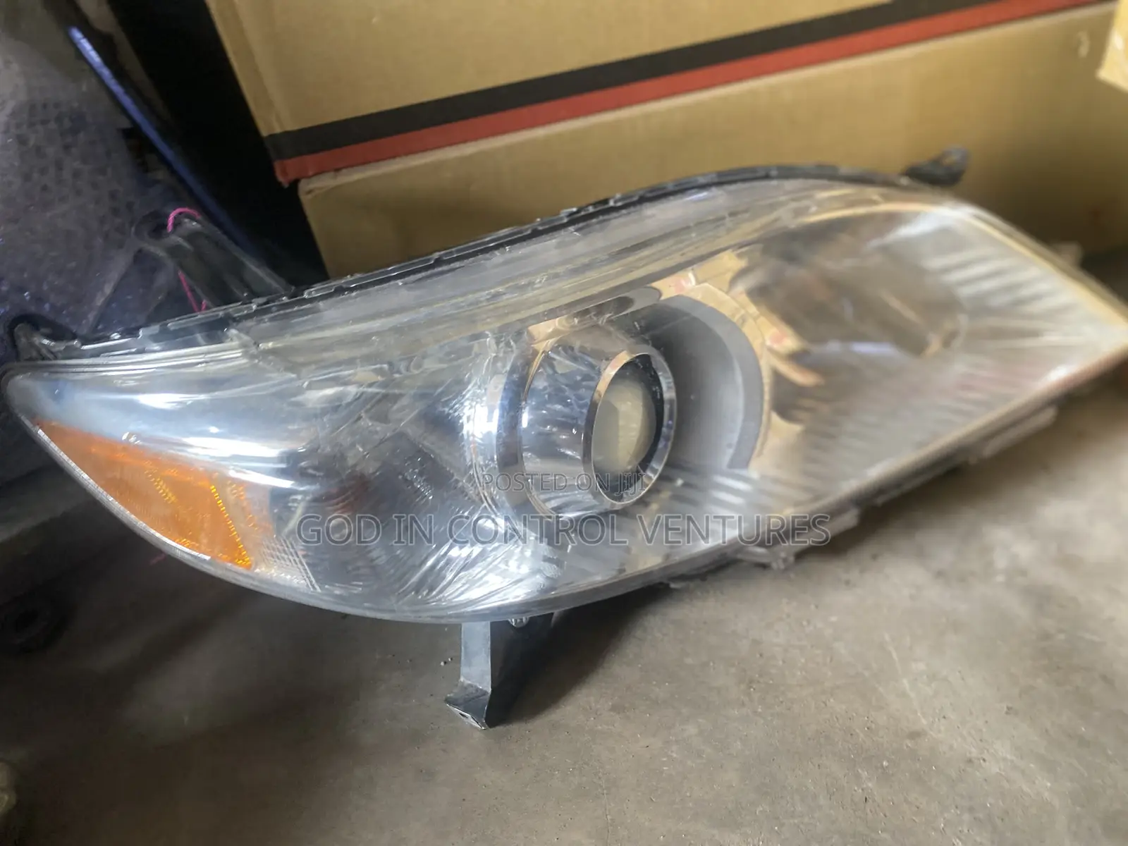 Toyota Sienna 2012 Headlight