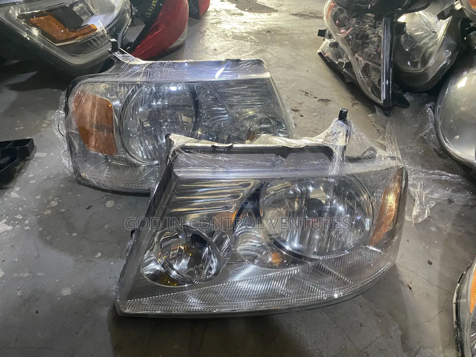 Ford F150 2005 Headlight