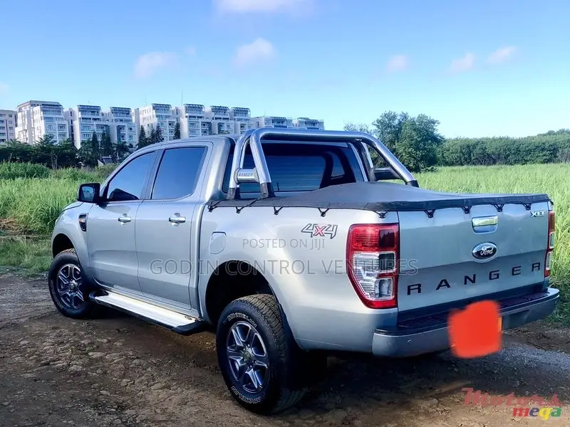 Ford Ranger 2012 Tail Light Pair