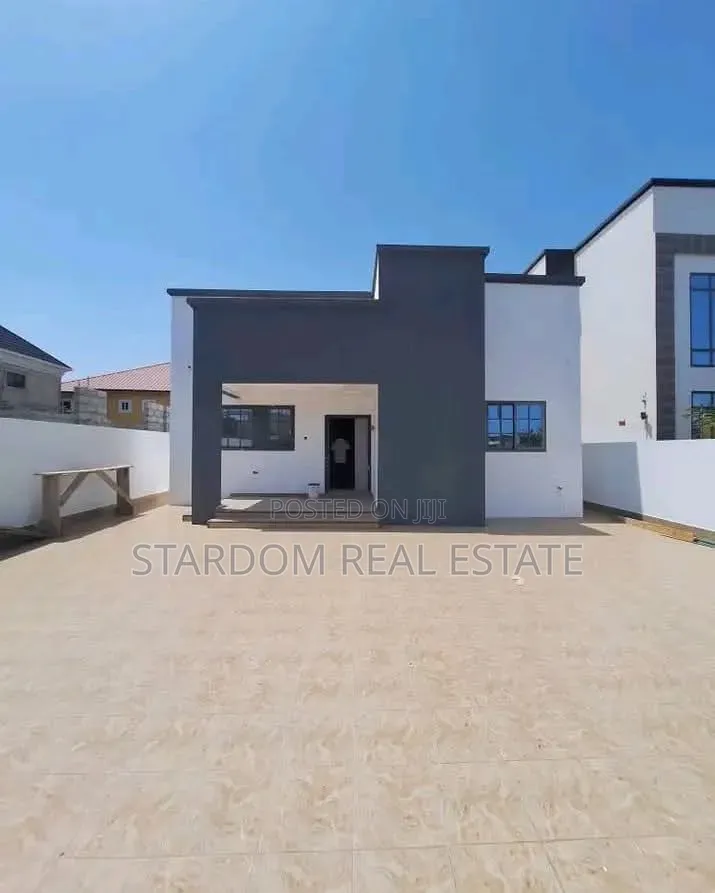 3bdrm Bungalow in Community 19 Annex, Lashibi for sale