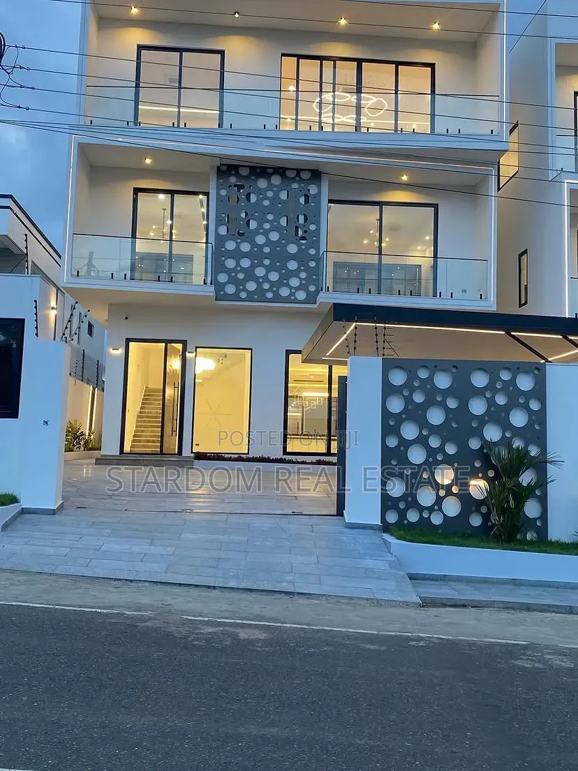 4bdrm Duplex in East Legon, American House for sale