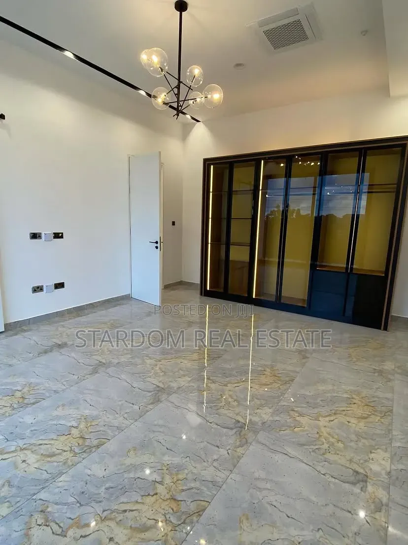 4bdrm Duplex in East Legon, American House for sale