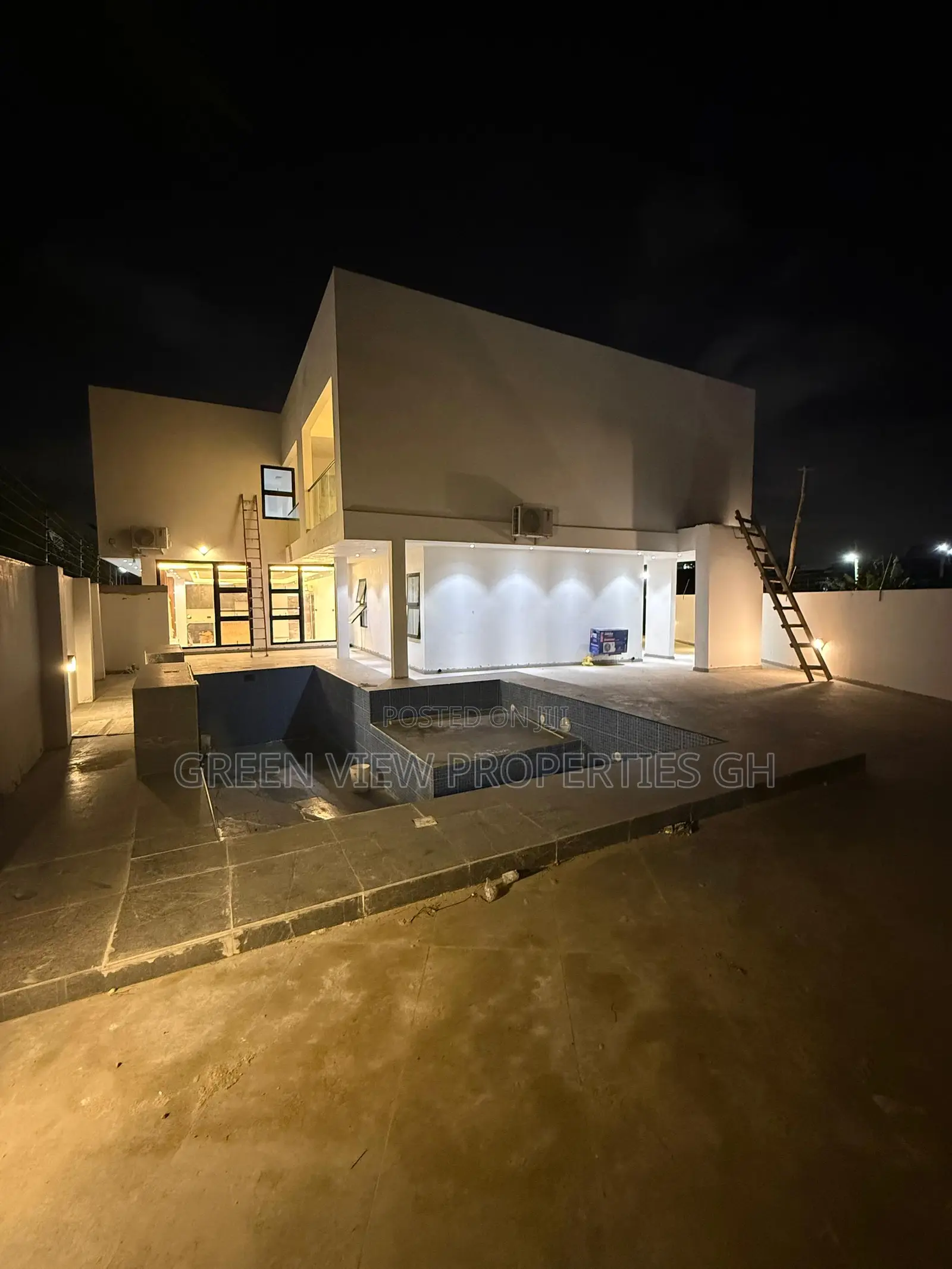 4bdrm Maisonette in Adjiriganor for sale