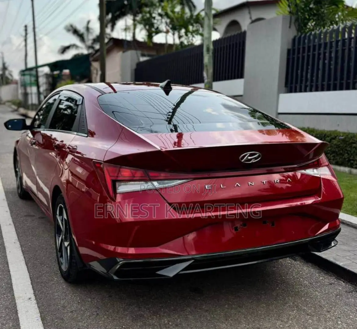 Hyundai Elantra 2021 Red