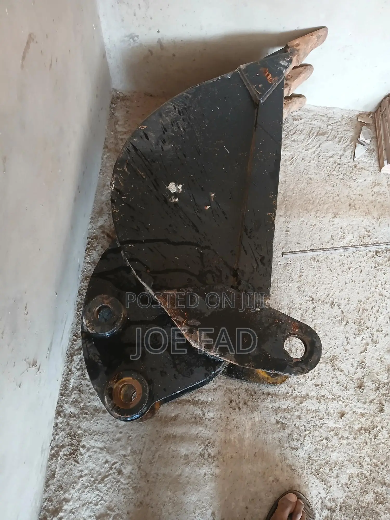 Heavy Duty 3 Teeth Backhoe Bucket 12 in Excellent Condition.