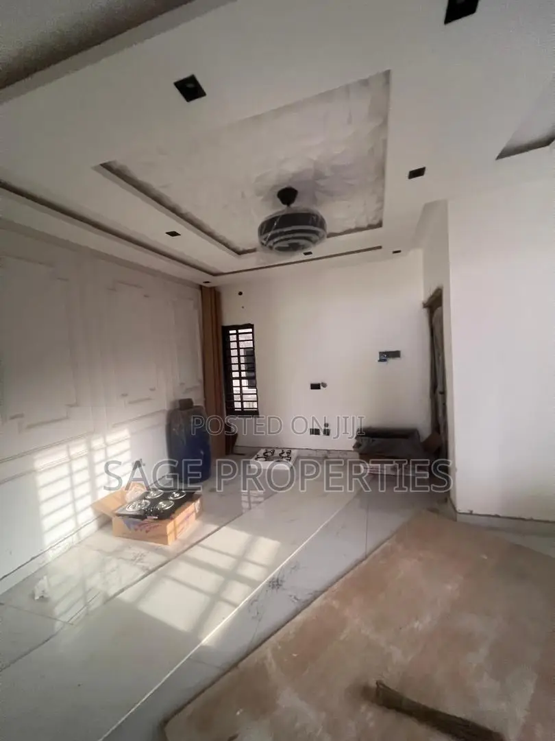 2bdrm House in Lake Side Estate for sale