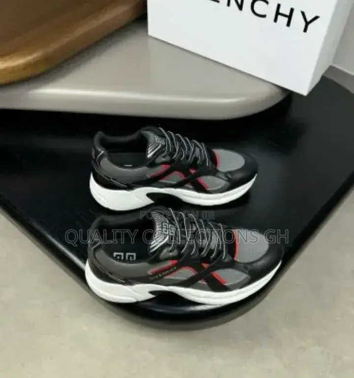 Classic Givenchy Sneaker