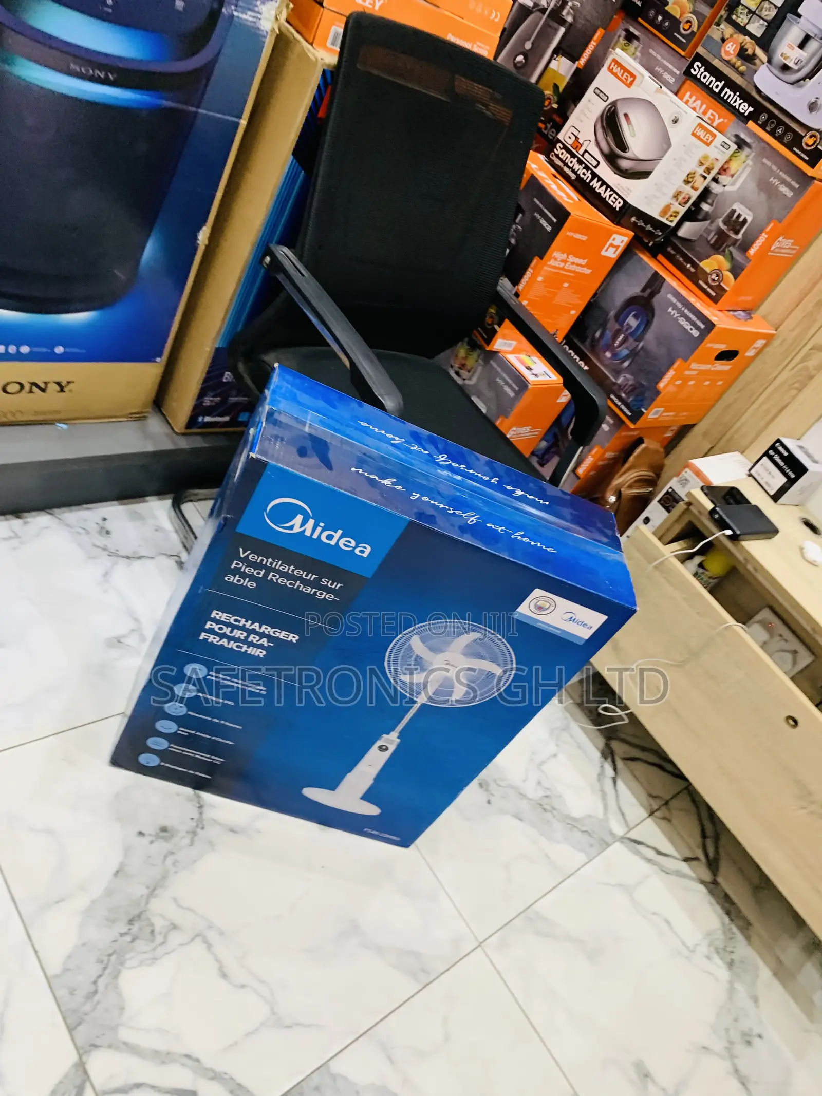 Get Affordable the Midea 18-Inch Rechargeable Stand Fan