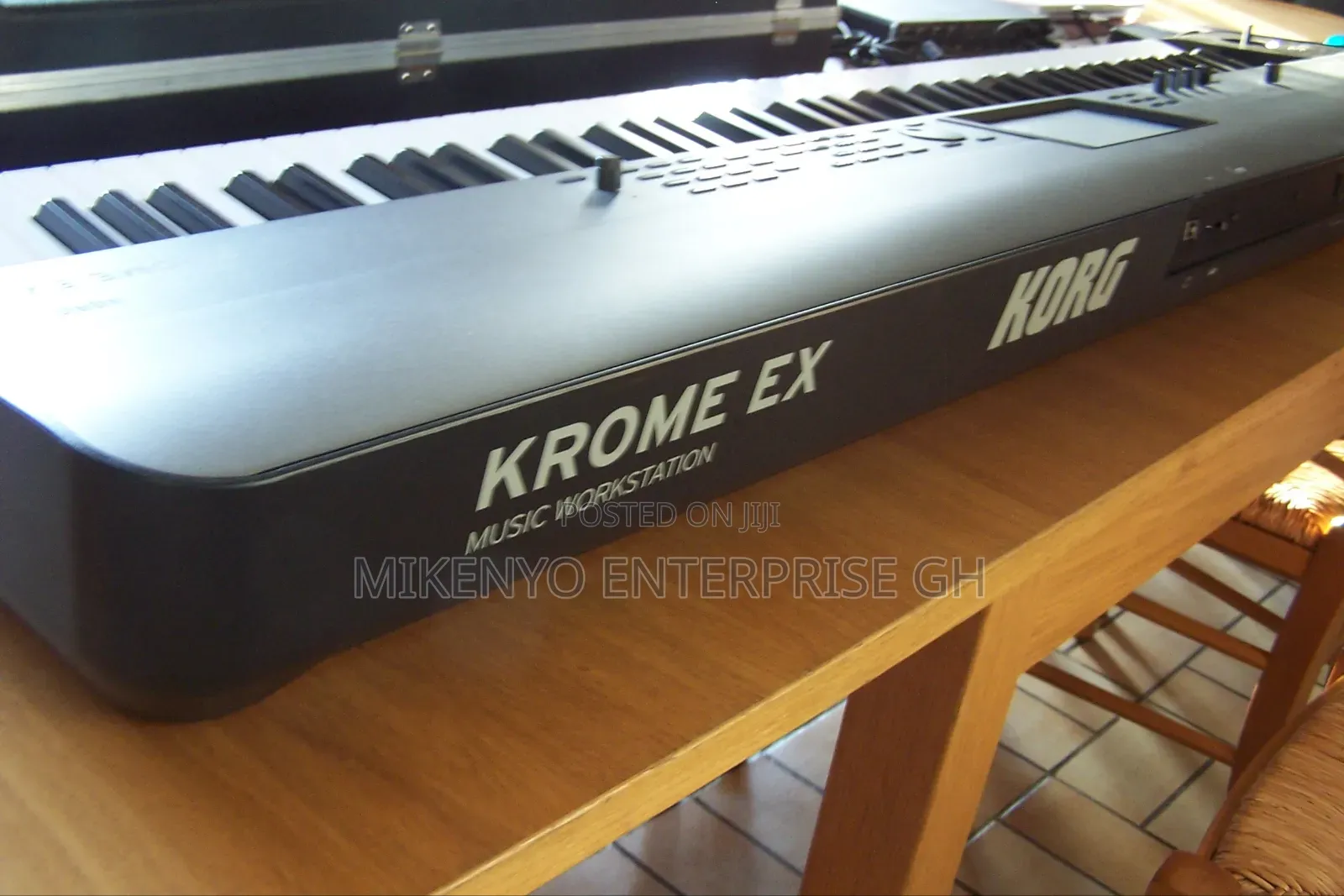 Korg Korg Krome Ex 88-Key Synthesizer Workstation With Free Stand
