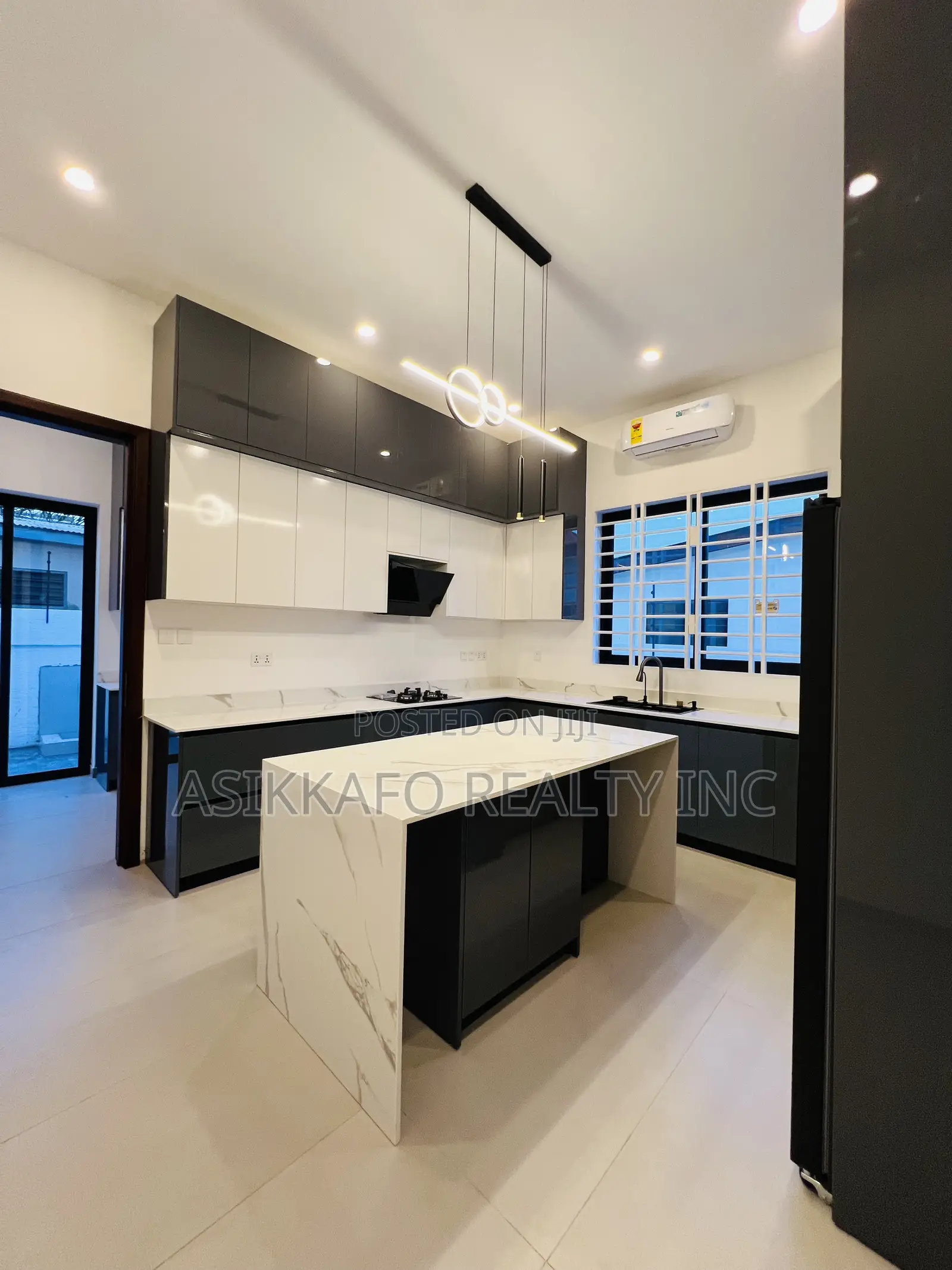 5bdrm Duplex in Estate Prime, Sakumono for sale