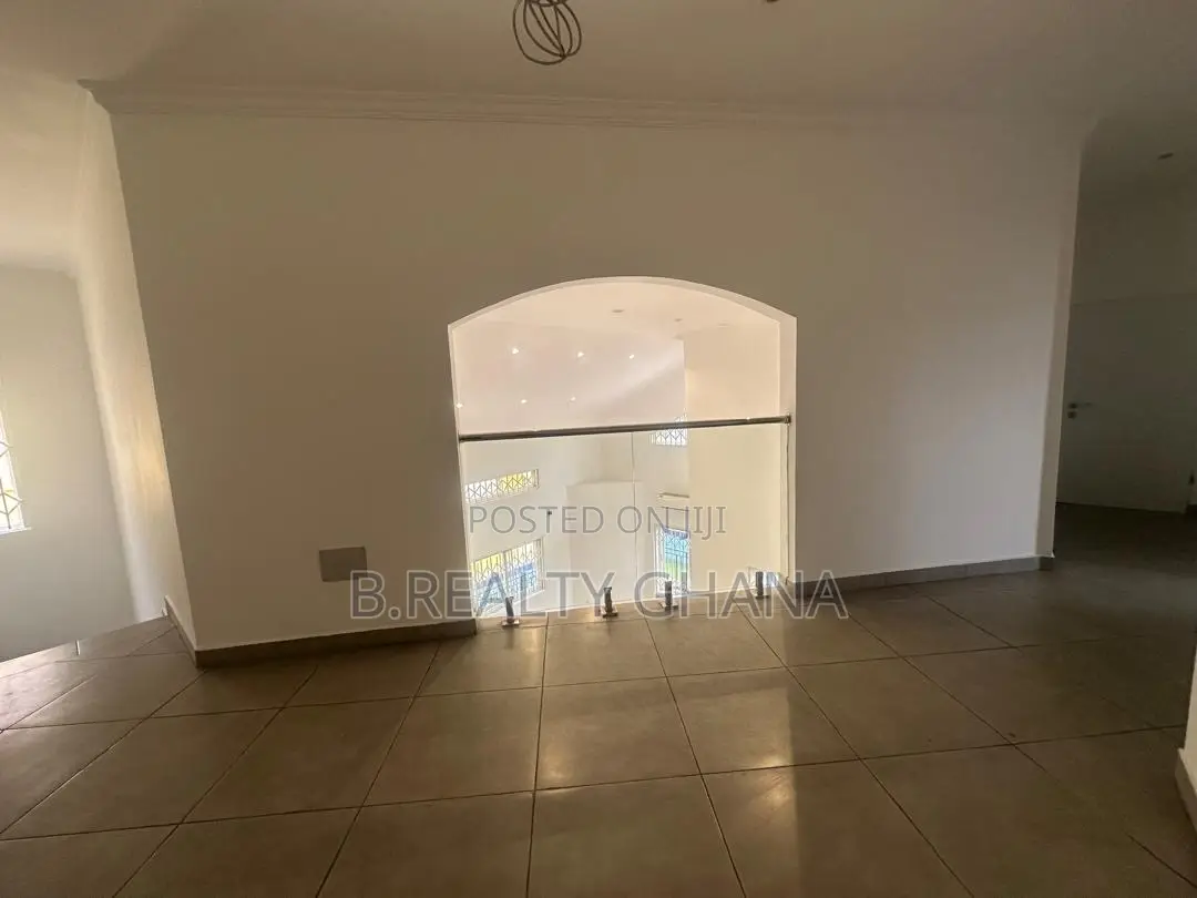 4bdrm House in Airport Residential Area for rent