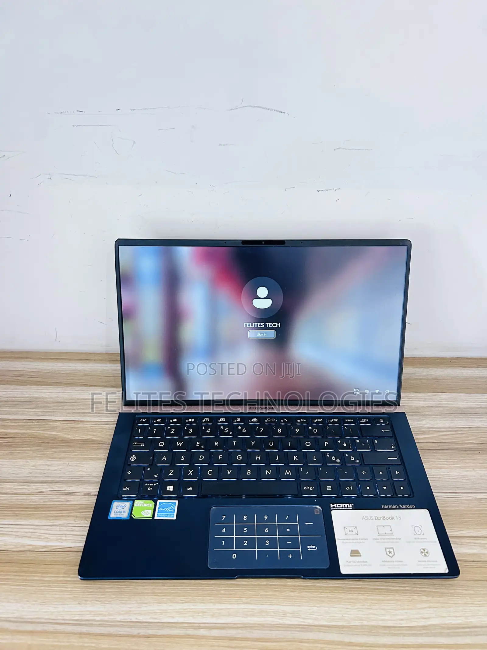 Laptop Asus ZenBook 13 UX331UN 8GB Intel Core i5 SSD 256GB
