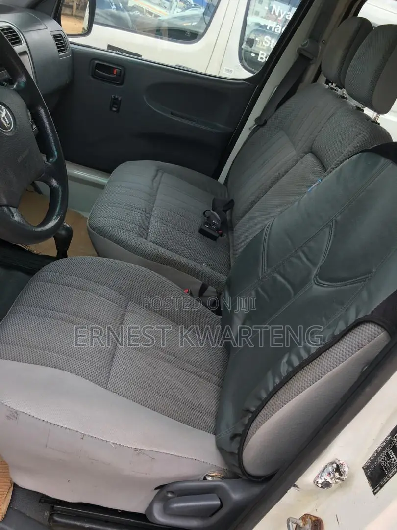 Toyota HiAce 2009 Grey