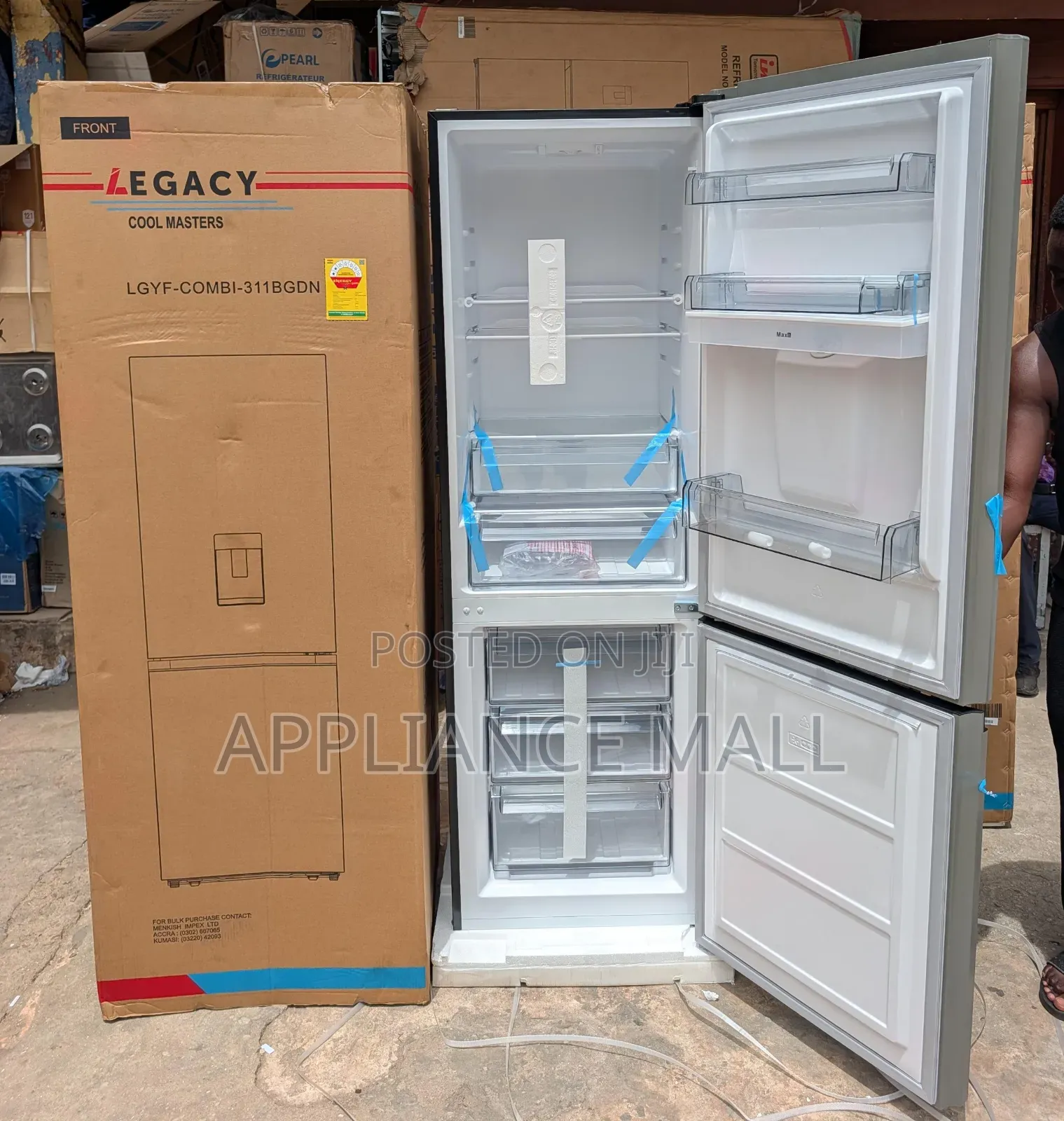 Legacy Fridge Black Mirror 311l