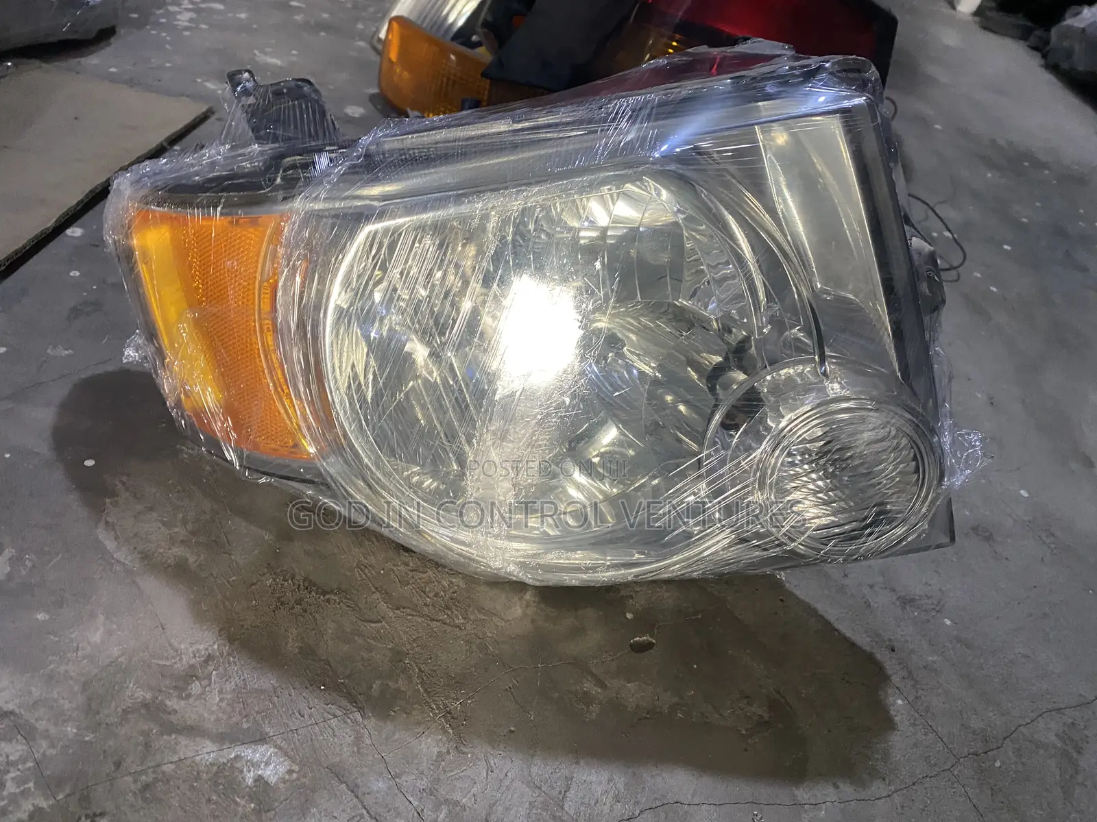 Ford Escape 2008 Headlight Pair
