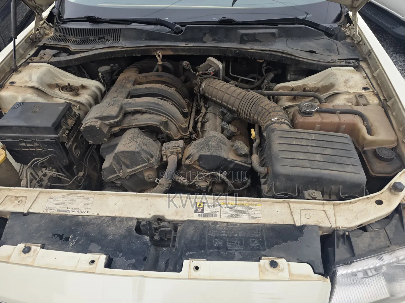 Chrysler 300 2010 Off white