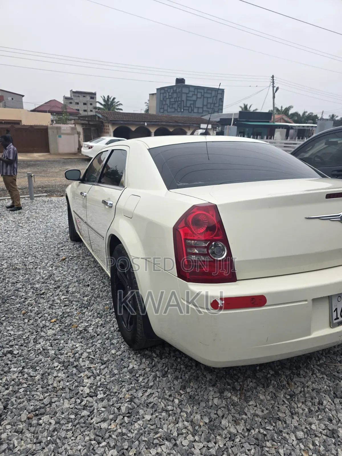 Chrysler 300 2010 Off white