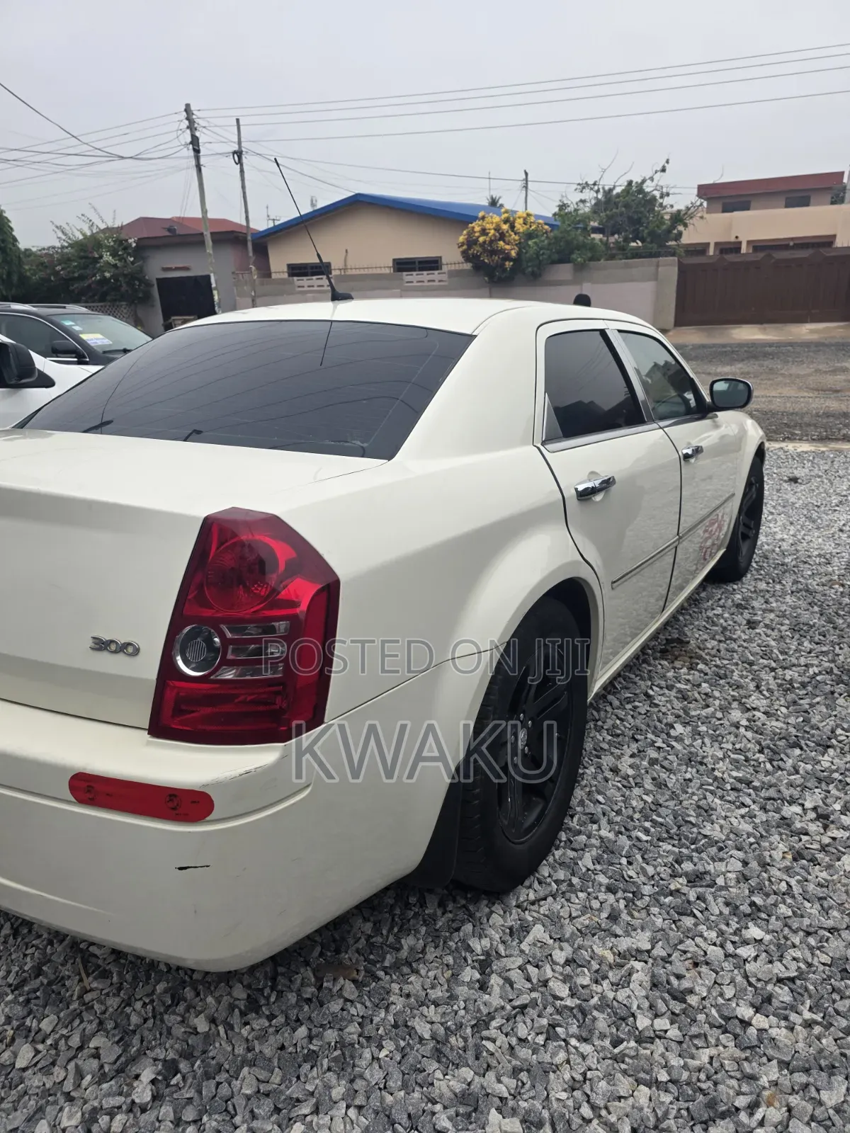 Chrysler 300 2010 Off white