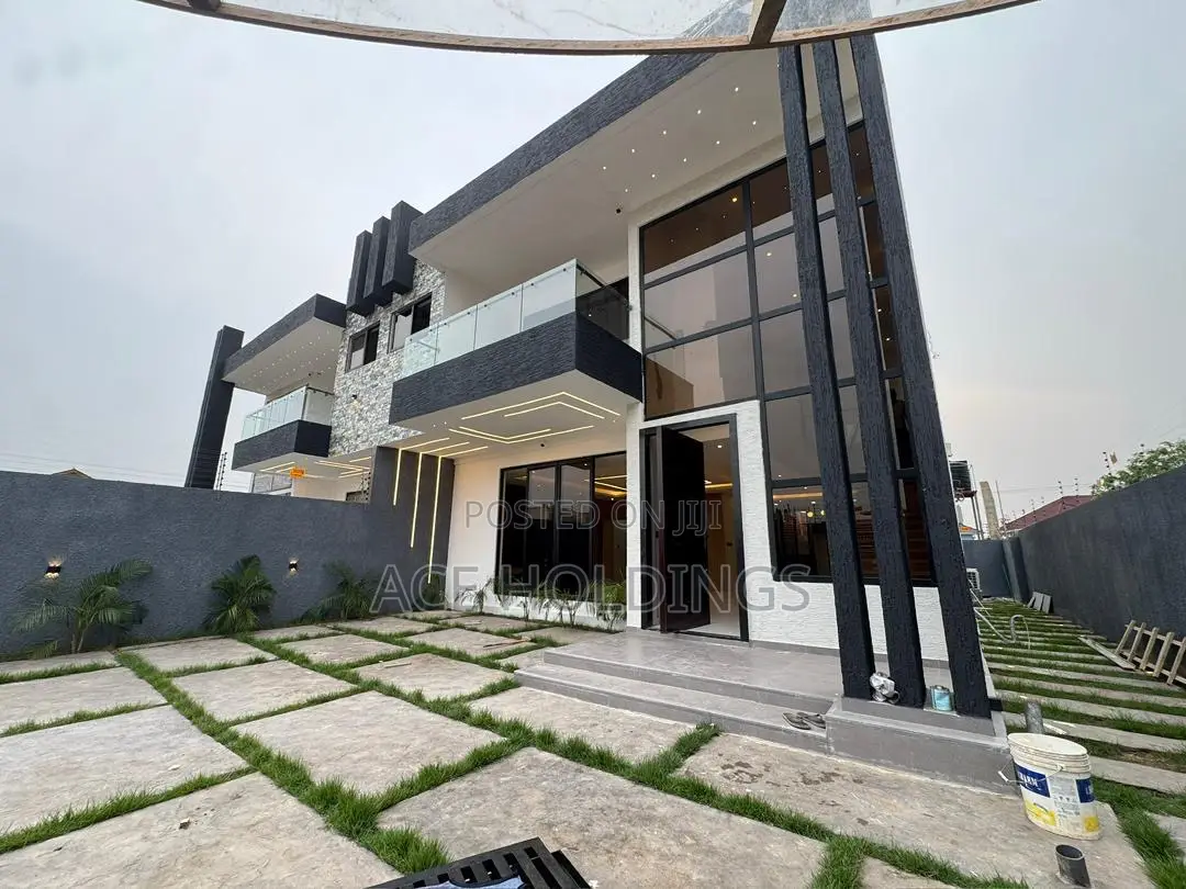 4bdrm Mansion in East Legon for sale
