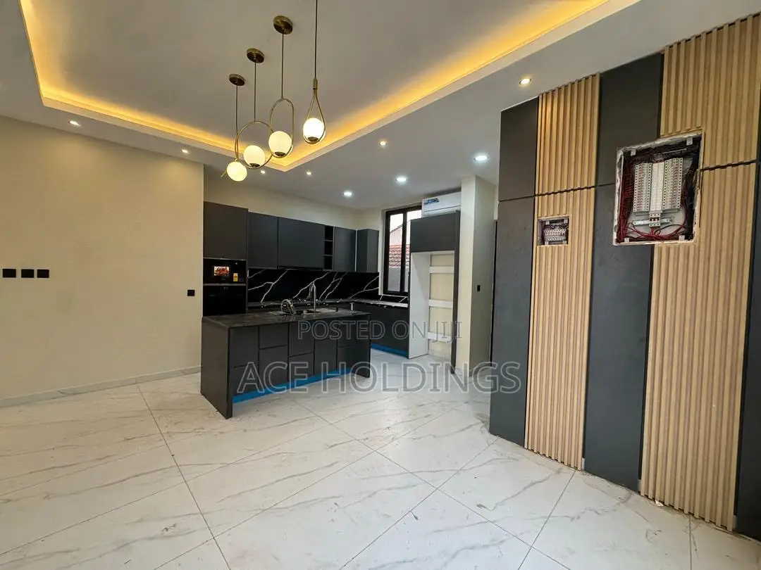 4bdrm Mansion in East Legon for sale