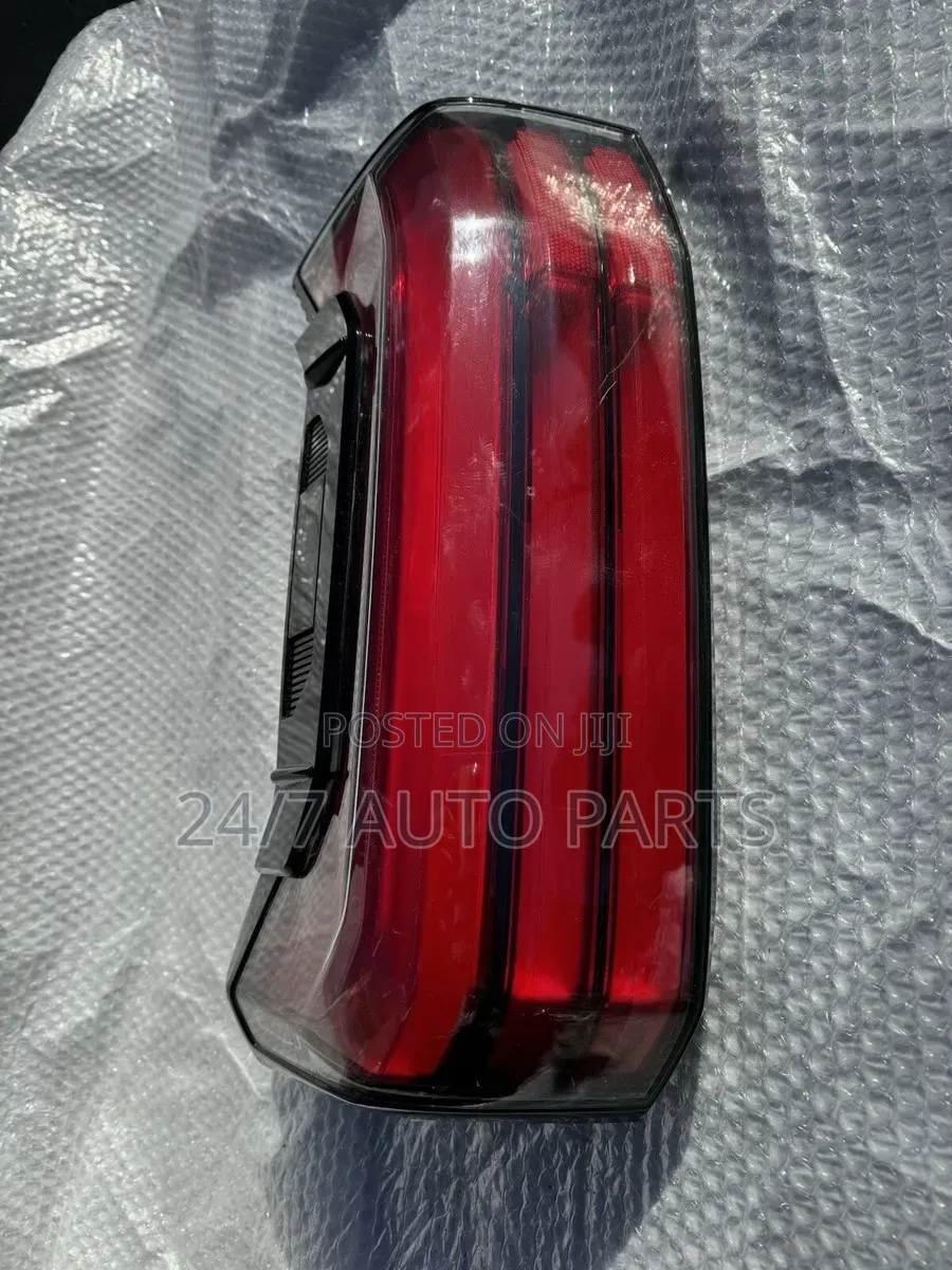 Toyota Tundra 22-24 Taillight