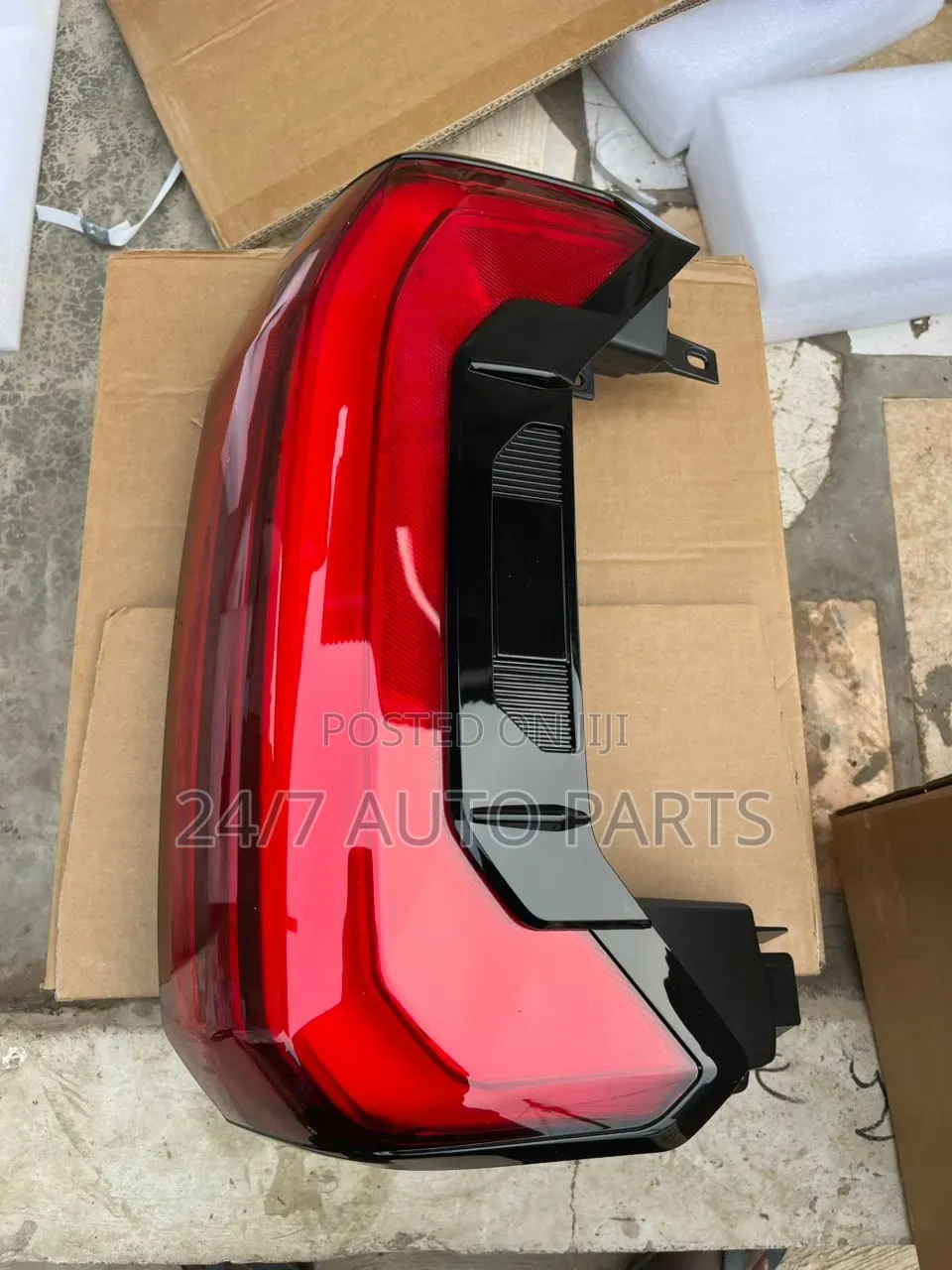 Toyota Tundra 22-24 Taillight